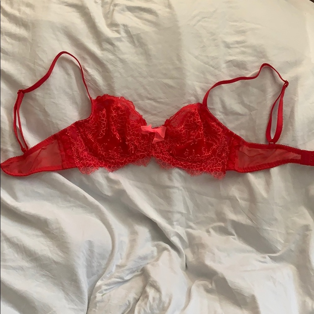 Lacey red Victoria’s Secret bra size 32c
